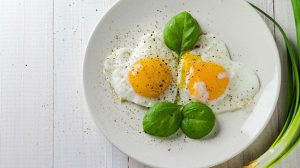 Cần ăn 1 - 2 quả trứng mỗi ngày là đủ