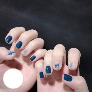 Sơn nail xanh dương kết hợp màu bóng độc đáo