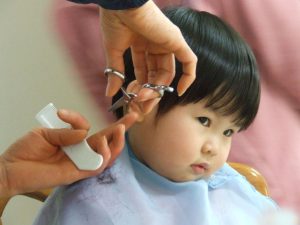 Chọn ngày cắt tóc cho trẻ mang lại nhiều sức khỏe may mắn