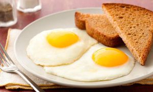 Ăn trứng chiên vào buổi sáng để không bị mập