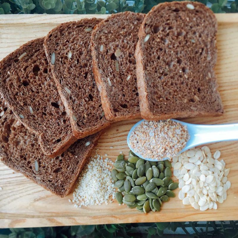 Nên ăn bánh mì đen giảm cân vì có nhiều lợi ích