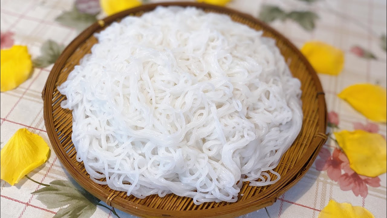 Bún được làm từ nguyên liệu chính là bột gạo