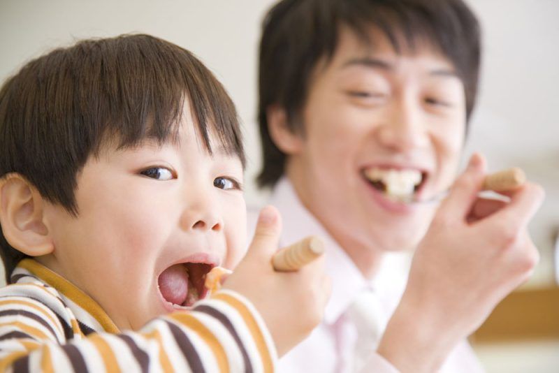 Trẻ em có nên ăn trứng vịt lộn không?