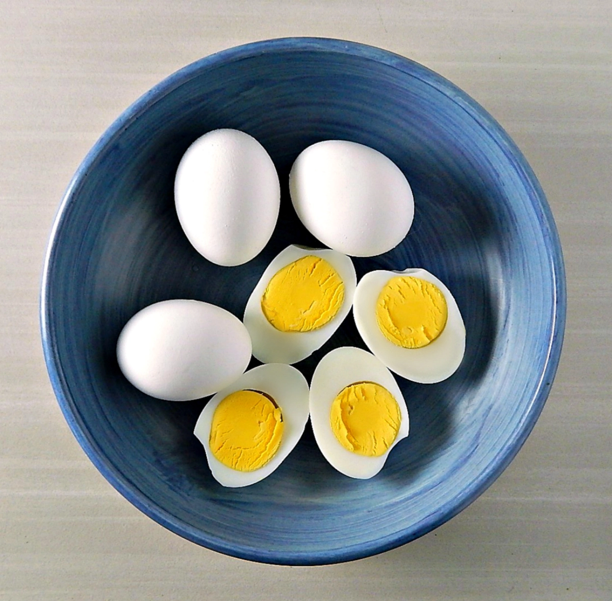 Lòng trắng trứng có thể gây dị ứng khi bị nhiếm khuẩn