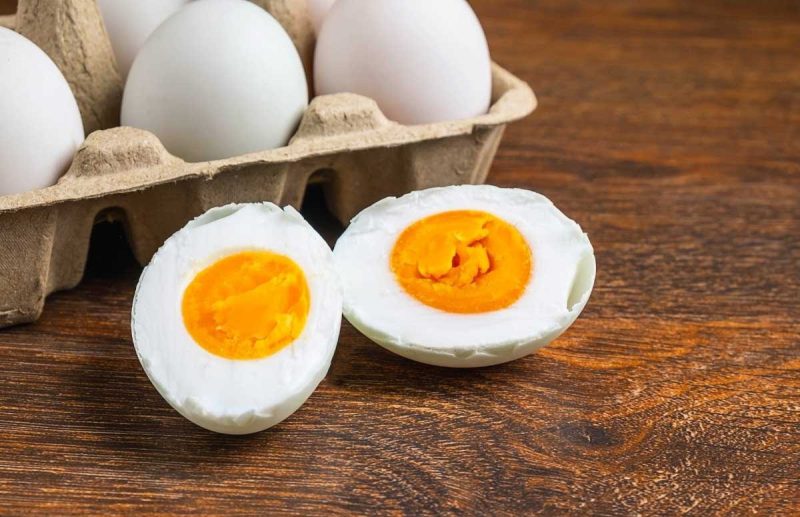 Lòng đỏ trứng chứa hàm lượng dinh dưỡng nhiều hơn so với lòng trắng