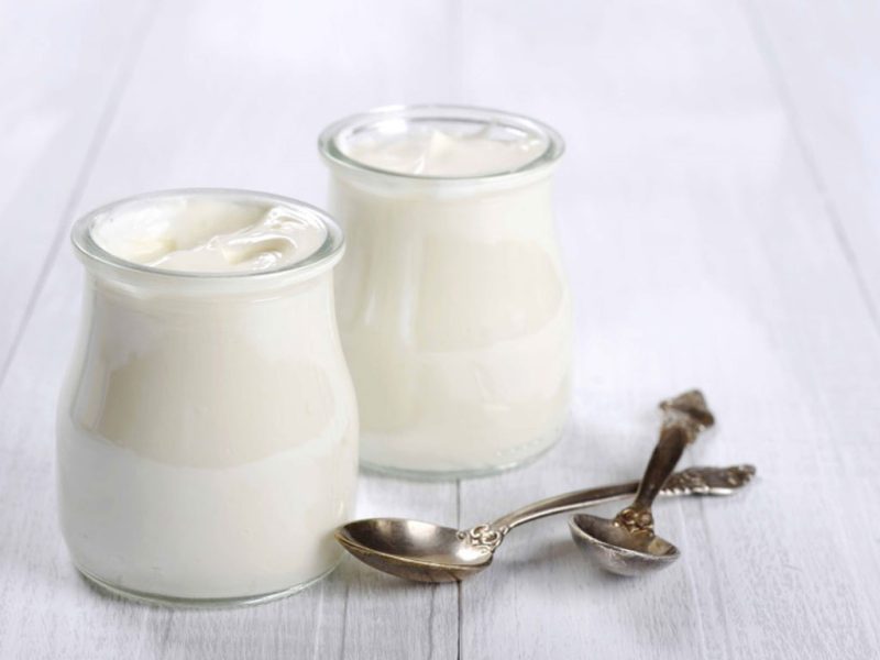 Sữa tươi là nguyên liệu quan trọng để làm sữa chua tại nhà