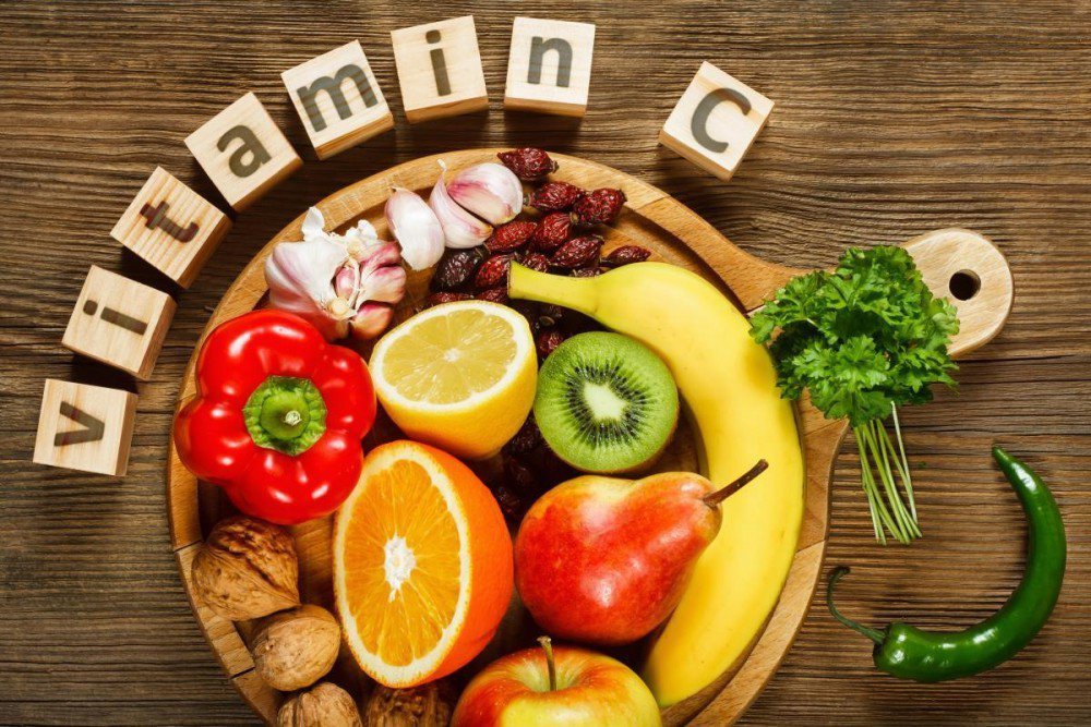 Thiếu vitamin C là một trong những nguyên nhân gây ra xước măng rô