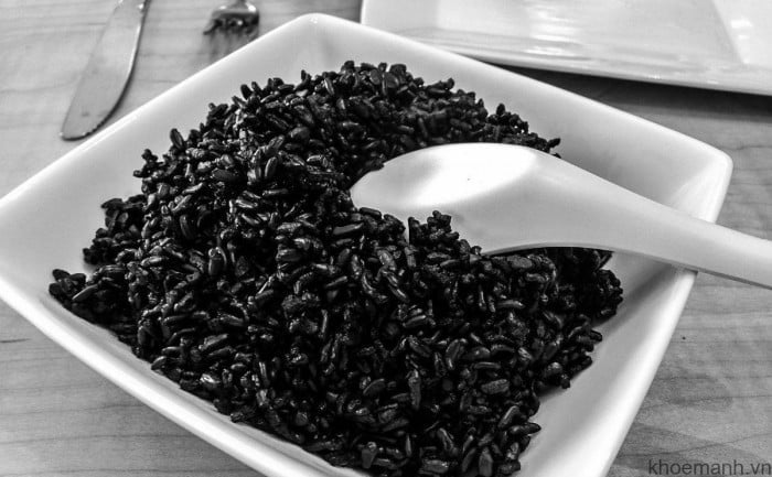 Cơm gạo lứt đen giúp cải thiện hệ tiêu hóa