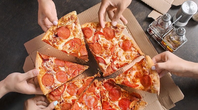 Một số người không nên ăn pizza
