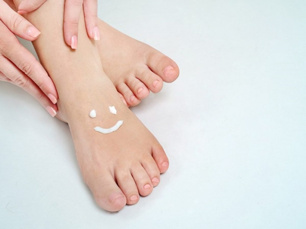Cách dưỡng ẩm để bàn chân đẹp