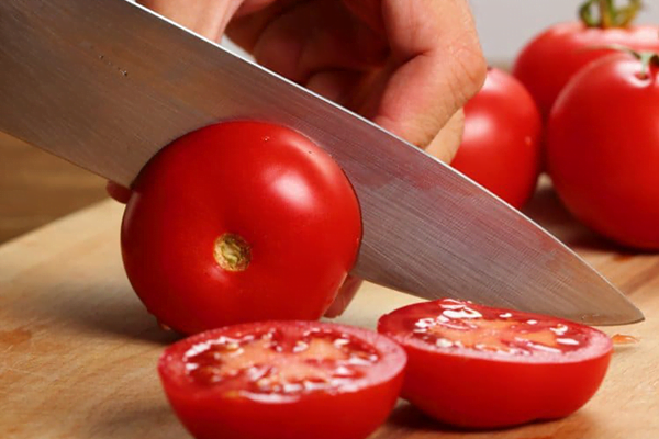 Cách gội đàu hết chấy bằng cà chua