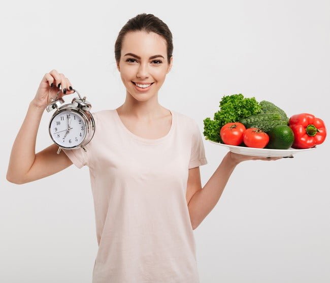 Vì sao chọn giờ ăn thích hợp sẽ giúp bạn giảm cân?