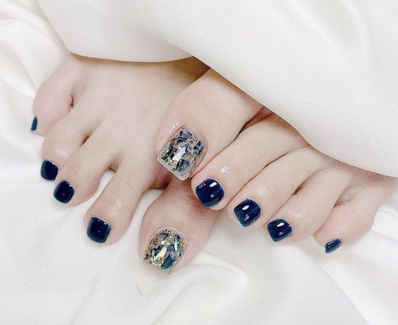 Top 30 mẫu nail chân đính đá sang trọng cho chị em