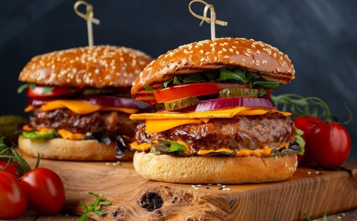 Một chiếc bánh hamburger 85g thịt đã cung cấp tới 22g protein