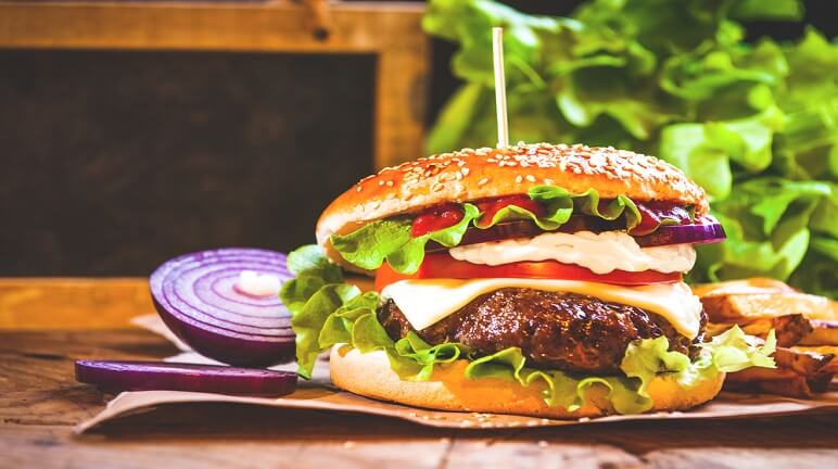 Việc tiêu thụ hamburger sẽ cung cấp một lượng sắt cho nhu cầu của cơ thể