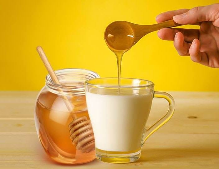 Mật ong phối hợp với sữa đặc sẽ giúp cơ thể có nhiều lợi ích hơn