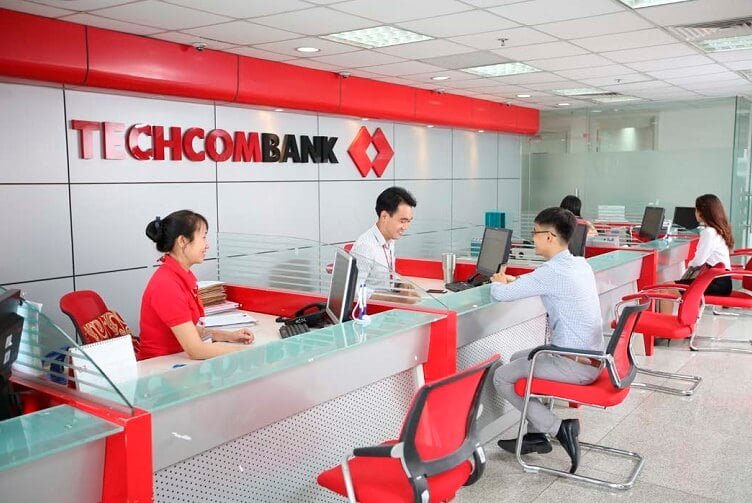 Tại Hà Nội và Hồ Chí Minh, từ thứ 2 đến thứ 6 ngân hàng làm việc không nghỉ trưa