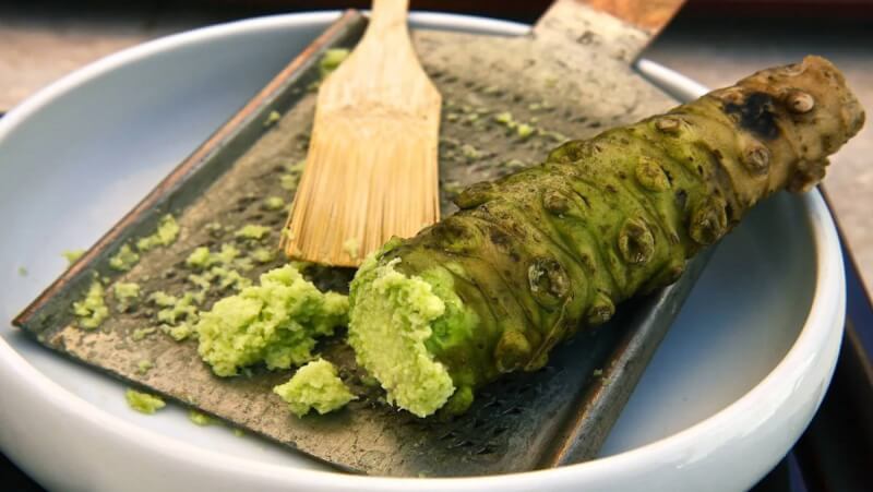 Wasabi chứa một lượng đáng kể các chất magie, canxi, protein, phốt pho và kali 