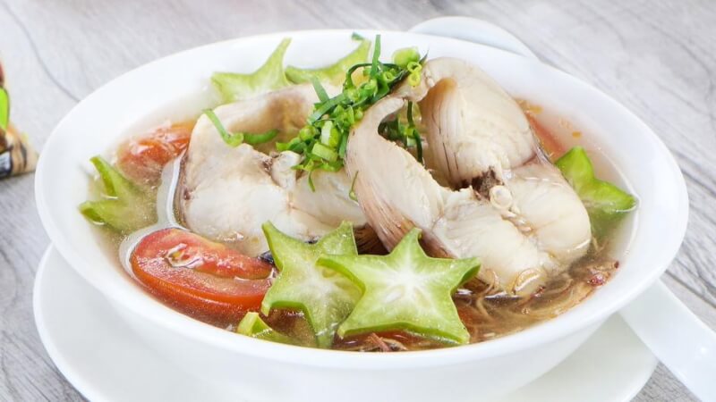 Món canh chua cá lóc nấu khế được nhiều gia đình Việt yêu thích vào mùa hè