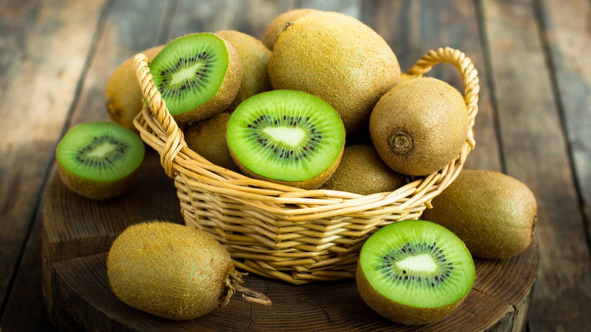 Quả kiwi là trái cây mọng nước, ăn rất ngon miệng