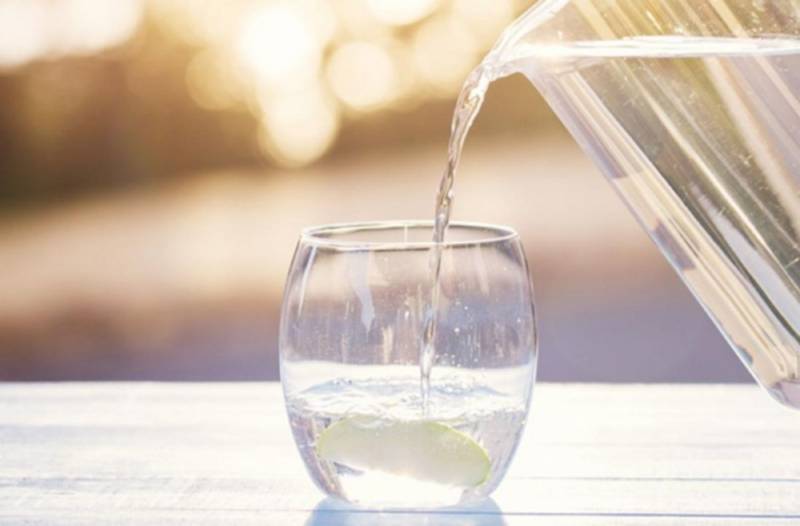 Uống nước vào đầu giờ chiều giúp giảm cảm giác đói và giữ cho cơ thể đầy đủ năng lượng