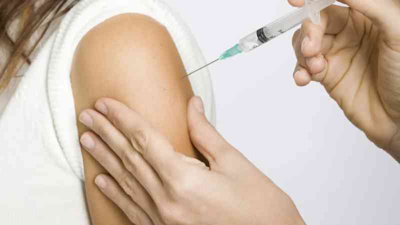 Việc tiêm vaccine gardasil 9 được khuyến cáo đối với cả nam nữ đang ở độ tuổi từ 9 đến 27 tuổi 