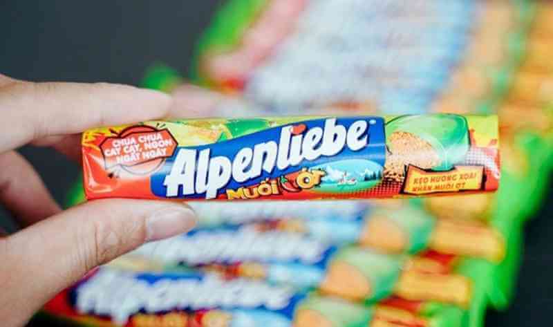 Nên ăn từ từ và thưởng thức từng viên kẹo alpenliebe để cảm nhận hương vị và tránh ăn quá đà