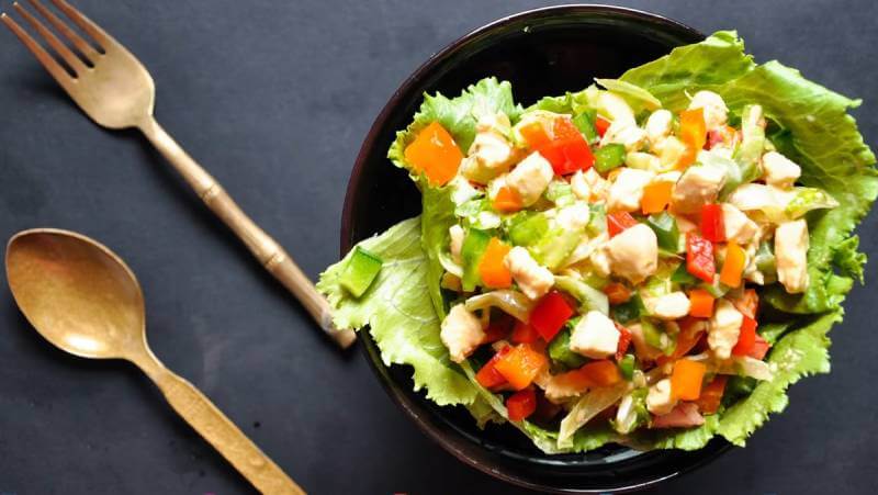 Ngoài giảm cân, ăn salad sẽ giúp cơ thể nhận được nhiều vitamin 