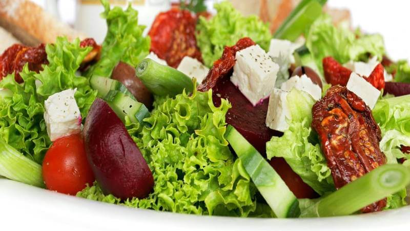 Theo nghiên cứu, dùng salad vào bữa chính sẽ cho hiệu quả giảm cân bất ngờ