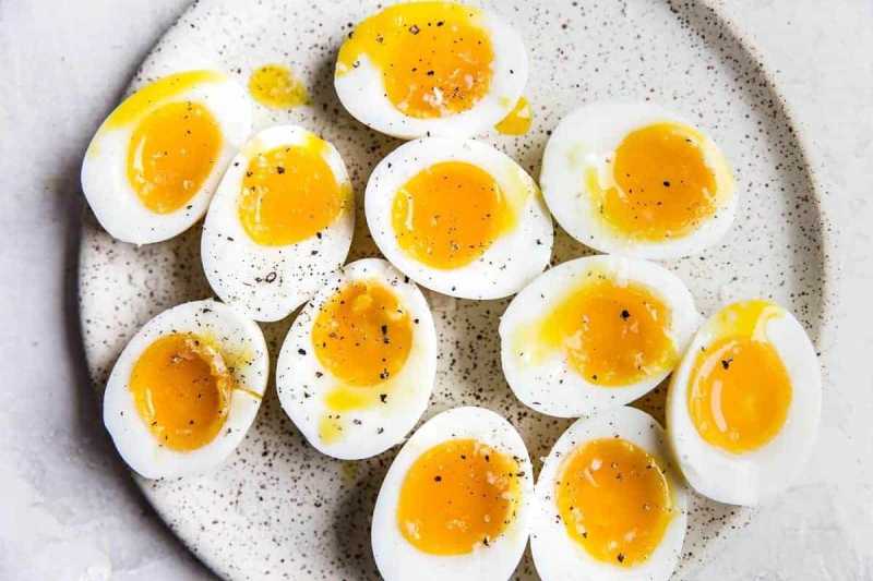 Lòng đỏ trứng gà không béo nhưng lại chứa một lượng lớn dinh dưỡng có lợi cho sức khỏe 