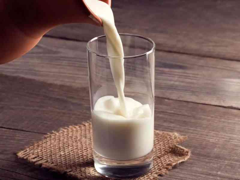 Việc uống sữa nhiều cũng cần được cân nhắc để đảm bảo sức khỏe 