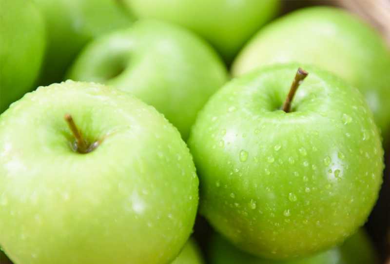Táo xanh bao nhiêu calo? Trung bình 100g táo xanh chứa khoảng 80 calo